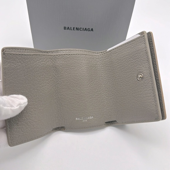 BALENCIAGA Neo classic Mini Wallet in Gray Grained Calfskin - Picture 13 of 15